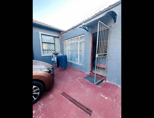 3 BEDROOM HOUSE FOR SALE IN COSMO CITY